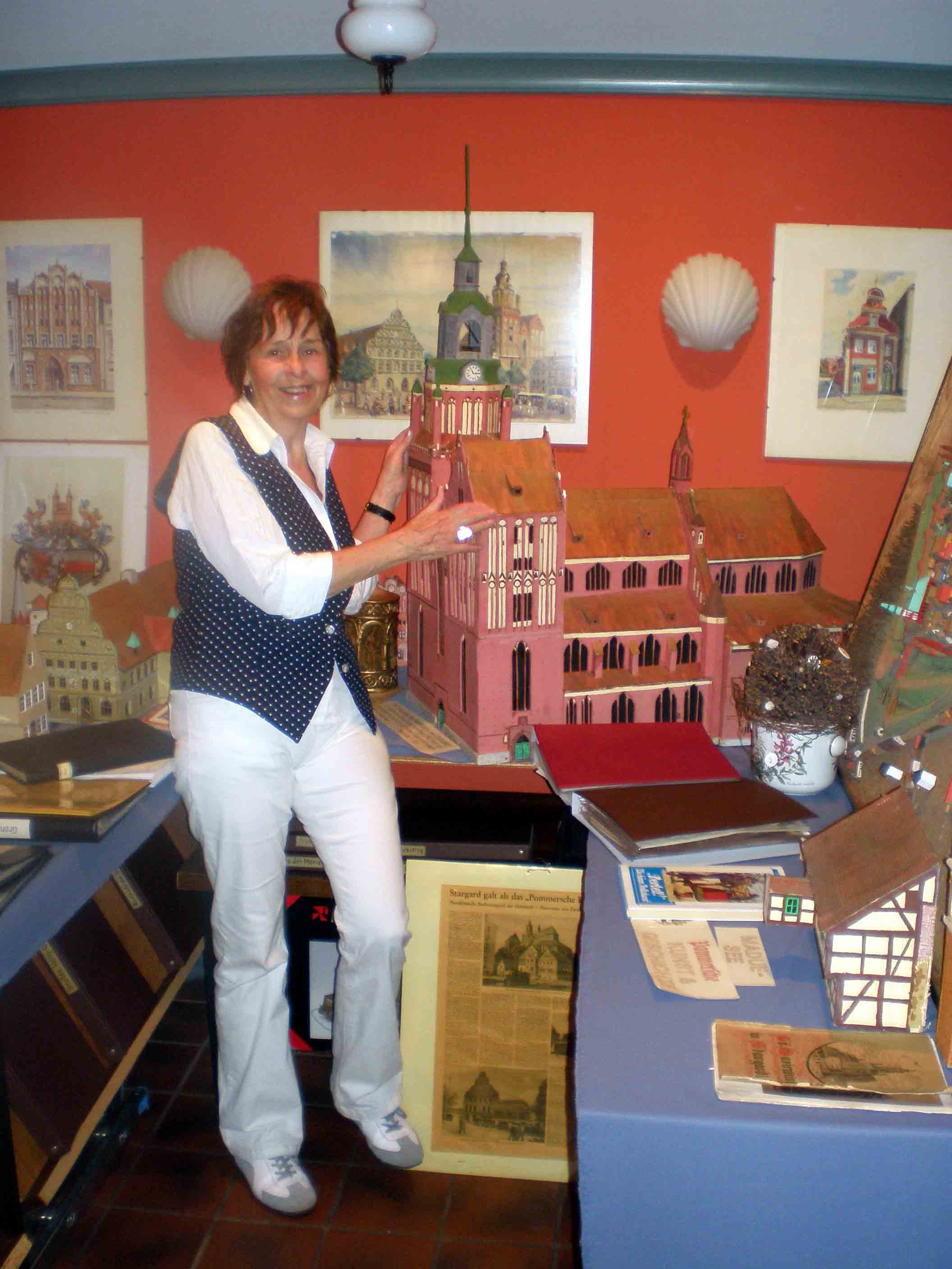 Ingrid Luczkowski im Heimathaus Stargard